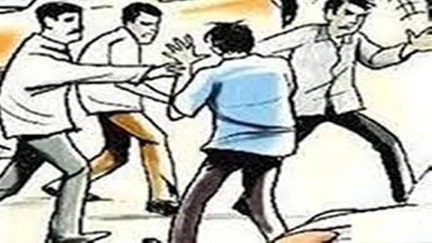 चोरी करने के आरोप में किशोर के साथ मारपीट चोरी करने के आरोप में किशोर के साथ मारपीट