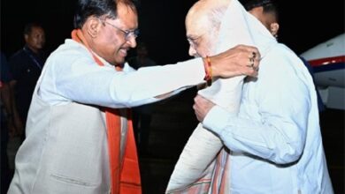 केंद्रीय गृह मंत्री अमित शाह का मुख्यमंत्री विष्णुदेव साय ने स्वामी विवेकानंद विमानतल पर किया आत्मीय स्वागत