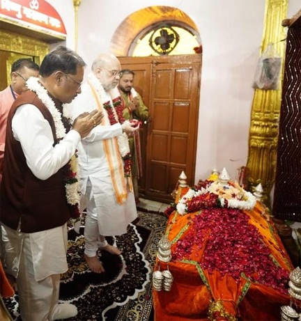 केंद्रीय गृह मंत्री अमित शाह और मुख्यमंत्री विष्णुदेव साय ने मां दंतेश्वरी की पूजा-अर्चना कर देश-प्रदेश की सुख-शांति, समृद्धि और खुशहाली का मांगा आशीर्वाद केंद्रीय गृह मंत्री अमित शाह और मुख्यमंत्री विष्णुदेव साय ने मां दंतेश्वरी की पूजा-अर्चना कर देश-प्रदेश की सुख-शांति, समृद्धि और खुशहाली का मांगा आशीर्वाद