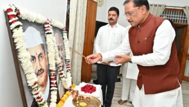 मुख्यमंत्री साय ने राष्ट्रपिता महात्मा गांधी और पूर्व प्रधानमंत्री लाल बहादुर शास्त्री को उनकी जयंती पर किया नमन