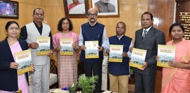 राज्यपाल डेका को लोक सेवा आयोग की अध्यक्ष सुश्री शांडिल्य ने वार्षिक प्रतिवेदन सौंपा