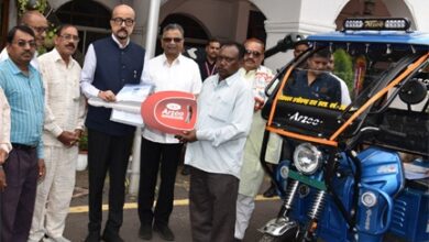 राज्यपाल डेका ने सरस्वती शिक्षा संस्थान को प्रदान किए चार ई-रिक्शे राज्यपाल डेका ने सरस्वती शिक्षा संस्थान को प्रदान किए चार ई-रिक्शे