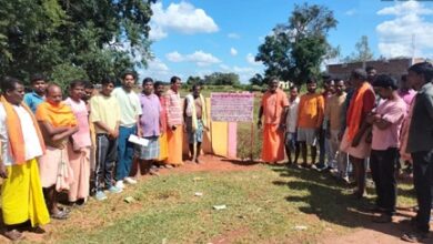 गांव में पास्टर और पादरी का प्रवेश पर लगाया प्रतिबंध गांव में पास्टर और पादरी का प्रवेश पर लगाया प्रतिबंध