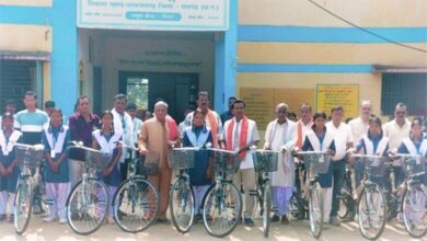 शासकीय हाईस्कूल सिथरा की 24 छात्राओं को मिली साइकिलें