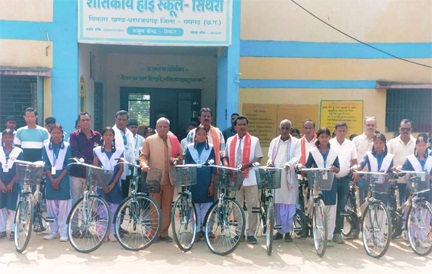 शासकीय हाईस्कूल सिथरा की 24 छात्राओं को मिली साइकिलें शासकीय हाईस्कूल सिथरा की 24 छात्राओं को मिली साइकिलें