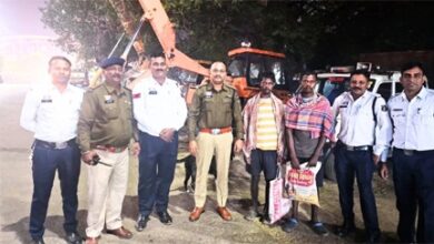 रेलवे ट्रैक पर गिरे खाने को खाया… 5 दिन पैदल चलकर पहुंचे रायपुर; हैरान करने वाली दो युवकों की कहानी रेलवे ट्रैक पर गिरे खाने को खाया… 5 दिन पैदल चलकर पहुंचे रायपुर; हैरान करने वाली दो युवकों की कहानी