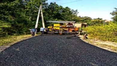 जशपुर में सड़कों की सूरत निखर रही— 4 करोड़ 50 लाख की लागत से बी.टी. पेच रिपेयर कार्य तेज़ी से जारी