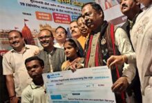 कृषि मंत्री नेताम ने राज्योत्सव में 6 दिव्यांगजनों को सहायक उपकरण एवं आर्थिक सहायता प्रदान की