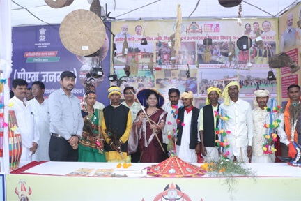 छत्तीसगढ़ राज्योत्सव 2025 : खादी एवं ग्रामोद्योग बोर्ड के अध्यक्ष राकेश पांडेय के मुख्य आतिथ्य में तीन दिवसीय जिला स्तरीय राज्योत्सव का भव्य आयोजन