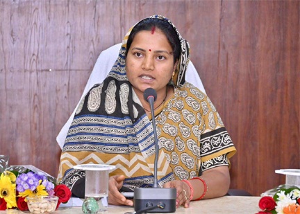 वंदे मातरम् की 150 वीं वर्षगांठ : राष्ट्रभावना का अद्वितीय उत्सव — मंत्री लक्ष्मी राजवाड़े’ वंदे मातरम् की 150 वीं वर्षगांठ : राष्ट्रभावना का अद्वितीय उत्सव — मंत्री लक्ष्मी राजवाड़े’