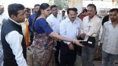 कांकेर जिले के धान खरीदी केंद्रों की व्यवस्था का लिया जायज़ा : सचिव रीना बाबा साहेब कंगाले ने