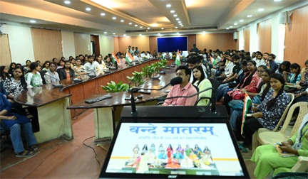 कृषि महाविद्यालय, रायपुर में किया गया “वंदे मातरम” के 150वें वर्ष समारोह का सीधा प्रसारण