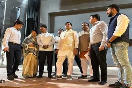 मुख्यमंत्री डॉ. यादव ने ऐतिहासिक और धार्मिक धरोहर गोपाल मंदिर का किया औचक निरीक्षण मुख्यमंत्री डॉ. यादव ने ऐतिहासिक और धार्मिक धरोहर गोपाल मंदिर का किया औचक निरीक्षण