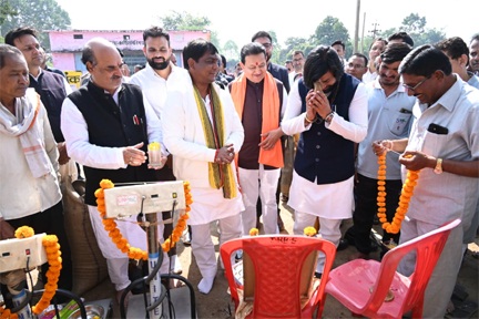 जिले मे आज से धान खरीदी शुरू, झालखम्हरिया केंद्र में कैबिनेट मंत्री खुशवंत साहेब एवं विधायक द्वय योगेश्वर राजू सिन्हा, एवं संपत अग्रवाल की उपस्थिति में हुआ शुभारंभ