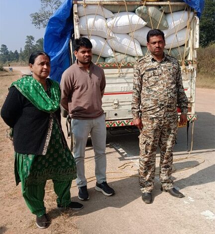 राजस्व टीम ने साईंटागर बैरियर के पास 60 बोरी अवैध धान परिवहन करते किया जब्त