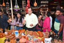 राज्योत्सव शिल्पग्राम में जमकर हो रही टेराकोटा शिल्प की खरीददारी