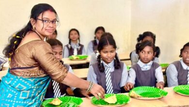 शिक्षिका ने अपने जन्मदिवस पर दिया न्यौता भोज