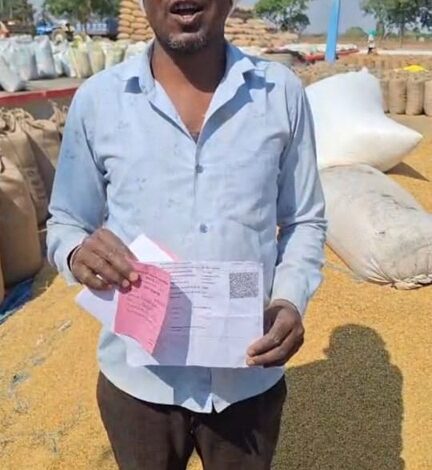 किसान ईश्वर निषाद ने इत्मीनान से धान बेचा