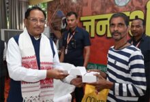 मुख्यमंत्री विष्णुदेव साय ने समझी पीड़ा, तुरंत बढ़ाया कदम – रमन निर्मलकर को सौंपा श्रवण यंत्र