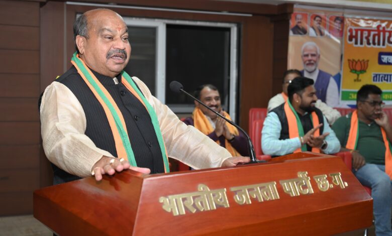 लोकतंत्र की मजबूती के लिए विशेष पहल — विधायक पुरंदर मिश्रा ने किया कार्यकर्ताओं का मार्गदर्शन लोकतंत्र की मजबूती के लिए विशेष पहल — विधायक पुरंदर मिश्रा ने किया कार्यकर्ताओं का मार्गदर्शन