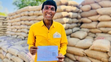 धान खरीदी केंद्र में सुगम और पारदर्शी व्यवस्था से किसान आसानी से बेच रहे धान