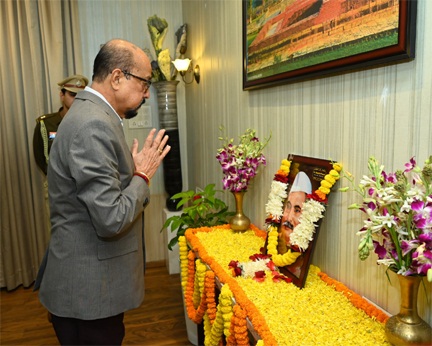डॉ. राजेंद्र प्रसाद शुक्ल की जयंती पर राज्यपाल ने किया नमन डॉ. राजेंद्र प्रसाद शुक्ल की जयंती पर राज्यपाल ने किया नमन