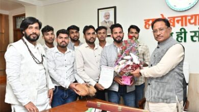 मुख्यमंत्री विष्णु देव साय से पोस्ट मैट्रिक अनुसूचित जाति छात्रावास के प्रतिनिधि मंडल ने की सौजन्य भेंट