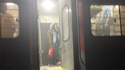 आजाद हिंद एक्सप्रेस में आग लगने से मचा हड़कंप, चेन पुलिंग कर रोकी ट्रेन