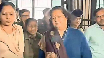 सौम्या चौरसिया ने आय से 1,872 गुना अधिक बनाई संपत्ति