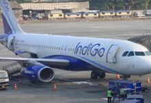 बम की धमकी के बाद अहमदाबाद एयरपोर्ट पर विमान की इमरजेंसी लैंडिंग बम की धमकी के बाद अहमदाबाद एयरपोर्ट पर विमान की इमरजेंसी लैंडिंग