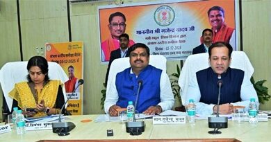 स्कूल शिक्षा मंत्री गजेन्द्र यादव ने ली रायपुर संभाग के अधिकारियों की समीक्षा बैठक