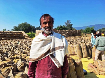 किसानों के जीवन में आ रहा सकारात्मक बदलाव, समर्थन मूल्य पर धान खरीदी से किसान बादल ने किया 257 बोरी धान का विक्रय