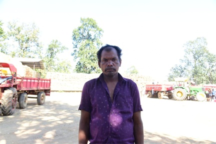 धान खरीदी केंद्र बम्हनी की व्यवस्था से संतुष्ट दिखे : किसान दिलीप कुमार नेताम धान खरीदी केंद्र बम्हनी की व्यवस्था से संतुष्ट दिखे : किसान दिलीप कुमार नेताम