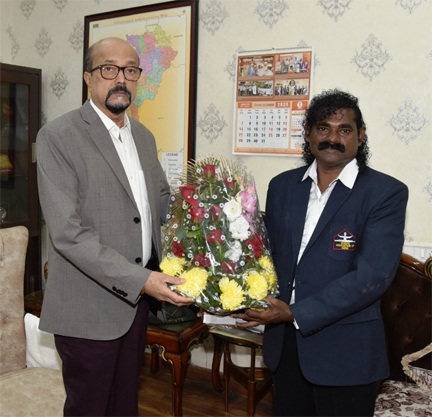 राज्यपाल डेका से वुशु एसोसिएशन के महासचिव ने की भेंट