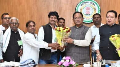 मुख्यमंत्री से सतनाम पंथ के पदाधिकारियों ने की सौजन्य मुलाकात