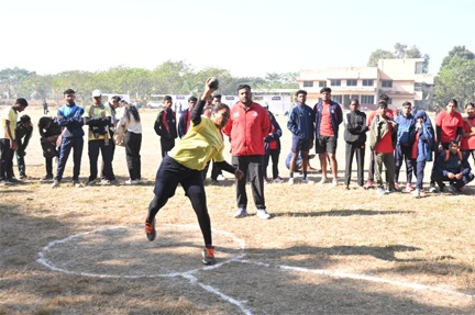 इंदिरा गांधी कृषि विश्वविद्यालय में दूसरे दिन एथलेटिक्स छाया, टीम गेम्स ने बढ़ाया रोमांच