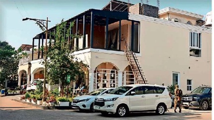 आयकर विभाग के छापे कारोबारियों के ठिकानों से सात करोड़ रुपये बरामद आयकर विभाग के छापे कारोबारियों के ठिकानों से सात करोड़ रुपये बरामद