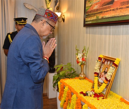 राज्यपाल डेका ने संत बाबा गुरु घासीदास जयंती पर पुष्पांजलि अर्पित की