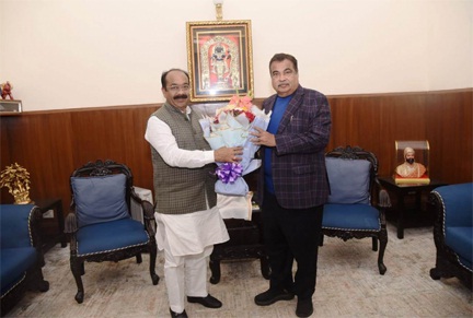 उप मुख्यमंत्री अरुण साव की नई दिल्ली में केन्द्रीय सड़क परिवहन एवं राजमार्ग मंत्री नितिन गडकरी से मुलाकात