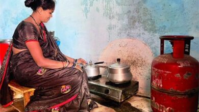 प्रधानमंत्री उज्ज्वला योजना से सुरक्षित हुई महिलाओं की रसोई प्रधानमंत्री उज्ज्वला योजना से सुरक्षित हुई महिलाओं की रसोई