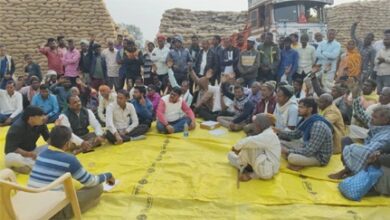 अंबिकापुर में धान खरीदी पर मचा बवाल अंबिकापुर में धान खरीदी पर मचा बवाल