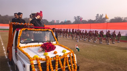 केन्द्रीय राज्यमंत्री तोखन साहू ने ध्वजारोहण कर परेड की ली सलामी