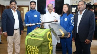 उप मुख्यमंत्री अरुण साव ने नेशनल सेंटर ऑफ एक्सीलेंस में परफॉर्मेंस असेसमेंट के लिए चयनित खिलाड़ियों को दिए हॉकी किट उप मुख्यमंत्री अरुण साव ने नेशनल सेंटर ऑफ एक्सीलेंस में परफॉर्मेंस असेसमेंट के लिए चयनित खिलाड़ियों को दिए हॉकी किट