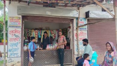 बिठलदाह के सुनील सामुदायिक शौचालय परिसर में कर रहे किराना दुकान संचालन