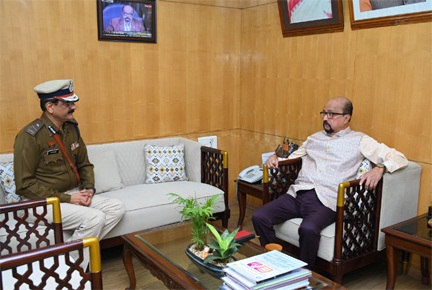 राज्यपाल डेका से नवनियुक्त पुलिस कमिश्नर शुक्ला ने की सौजन्य भेंट