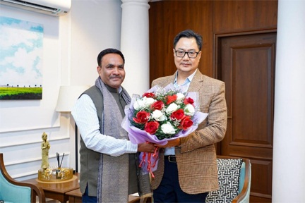 छत्तीसगढ़ राज्य वक्फ बोर्ड के अध्यक्ष डॉ. सलीम राज केंद्रीय अल्पसंख्यक मंत्री किरेन रिजिजू से सौजन्य भेंट की