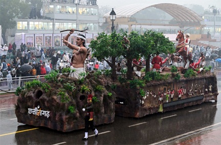 देश के पहले जनजातीय डिजिटल संग्रहालय की थीम पर कर्तव्य पथ पर सजी छत्तीसगढ़ की झांकी: फुल ड्रेस रिहर्सल में छत्तीसगढ़ की झांकी ने दिखाई जनजातीय संस्कृति की जीवंत झलक देश के पहले जनजातीय डिजिटल संग्रहालय की थीम पर कर्तव्य पथ पर सजी छत्तीसगढ़ की झांकी: फुल ड्रेस रिहर्सल में छत्तीसगढ़ की झांकी ने दिखाई जनजातीय संस्कृति की जीवंत झलक