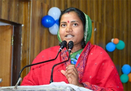 स्वामी विवेकानंद के विचारों से ही होगा सशक्त भारत का निर्माण : मंत्री लक्ष्मी राजवाड़े स्वामी विवेकानंद के विचारों से ही होगा सशक्त भारत का निर्माण : मंत्री लक्ष्मी राजवाड़े