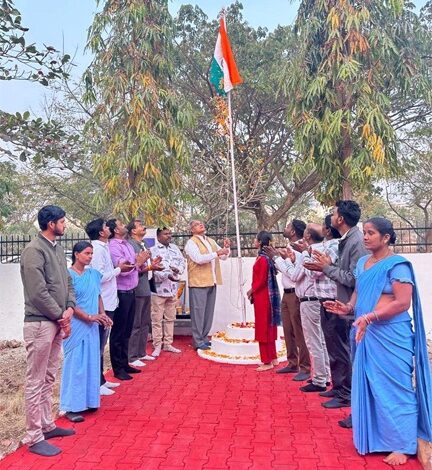 गणतंत्र दिवस पर छत्तीसगढ़ राज्य खाद्य आयोग के अध्यक्ष शर्मा ने किया ध्वजारोहण