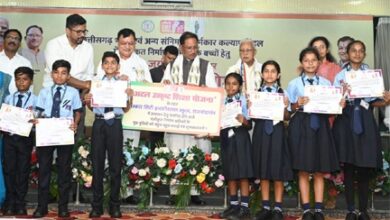 मेहनत की चमक और सरकारी संबल : श्रमिक की बेटी डिंपल कश्यप अब संस्कार सिटी स्कूल में संवार रही अपना भविष्य